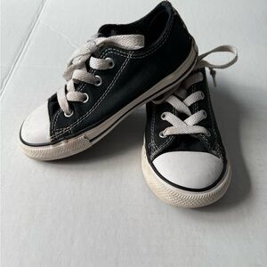 Converse All Star Youth Size 10 Black & White Chuck Taylor Sneakers